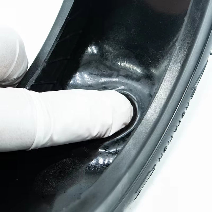 Demonstration of the self-healing layer inside the tyre.