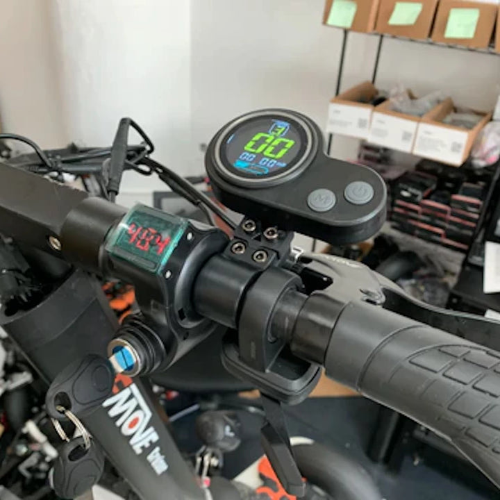Plug-and-play horizontal thumb throttle setup for the EMOVE Touring, pre-configured with no splicing required, ensuring easy installation.