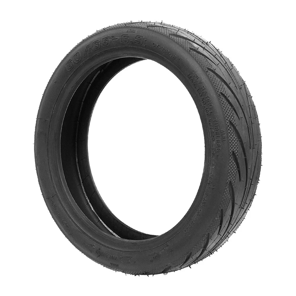 Shoulder diamond-tread detail of Ninebot Max G2 60/65-6.9 tubeless rear tyre