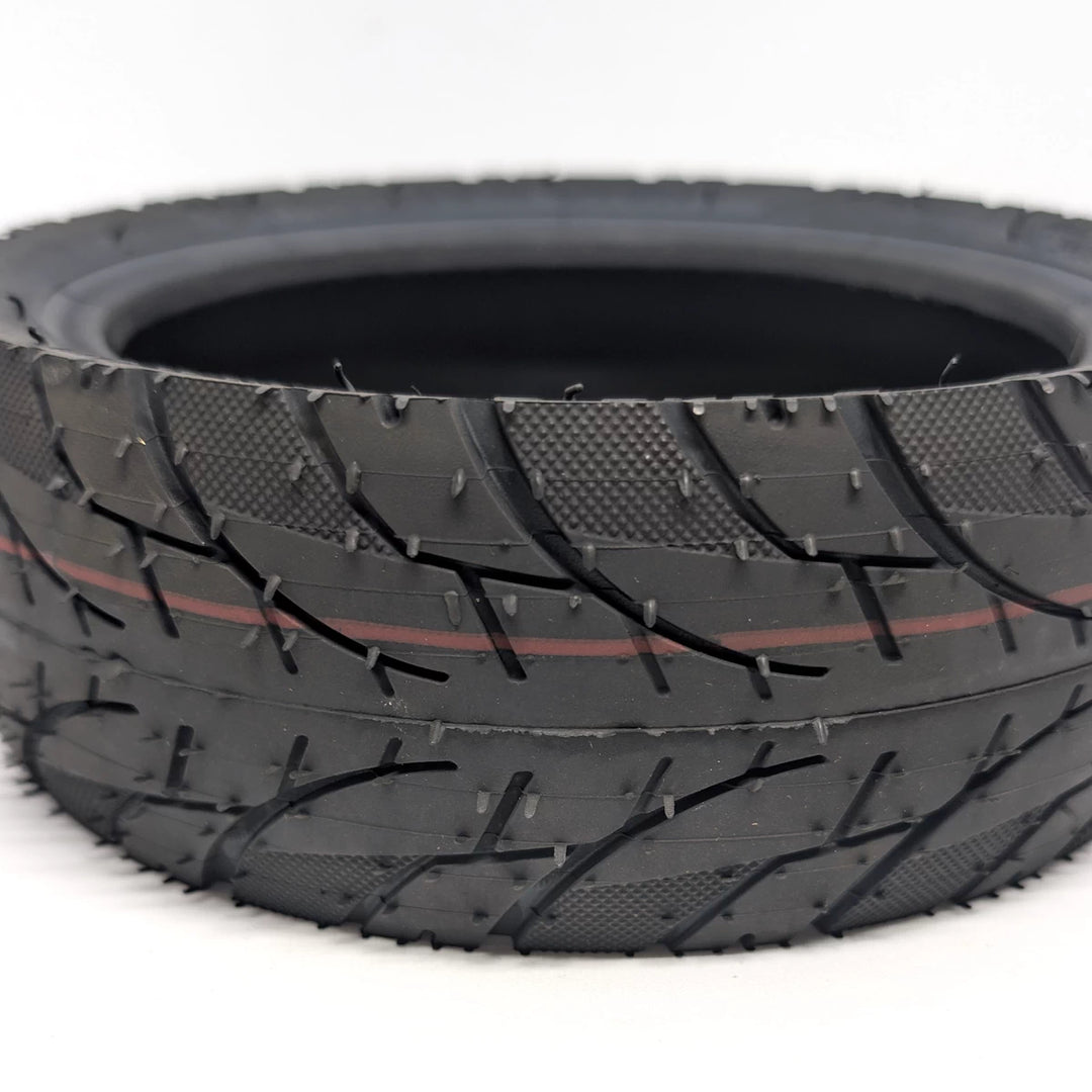 Close up view of Naiputun 8.5x3.0 street tread pattern detail