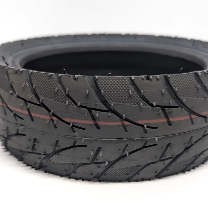 Close up view of Naiputun 8.5x3.0 street tread pattern detail