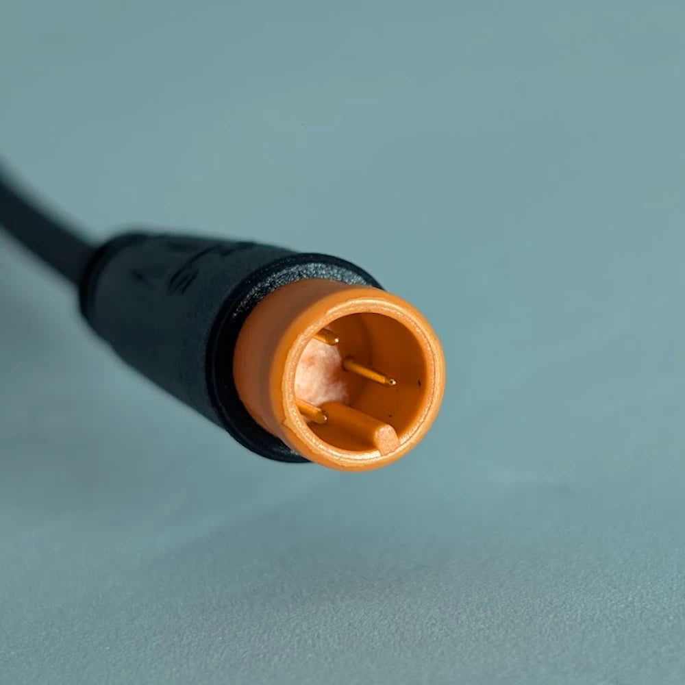 3-pin male Julet connector orange throttle plug close-up