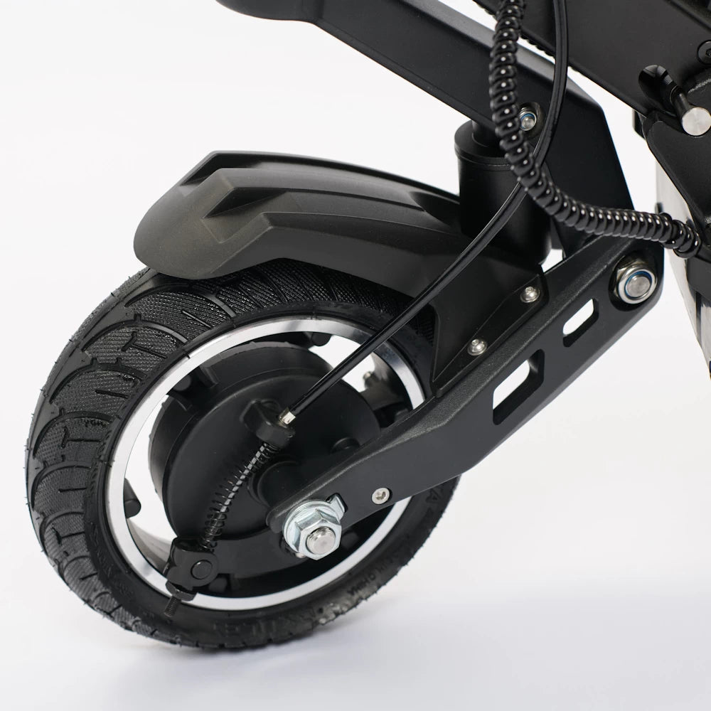 Close-up of the front wheel of Bexly Bandit Plus, showing suspension system and high-performance solid tyre for a smooth ride and zero punctures.