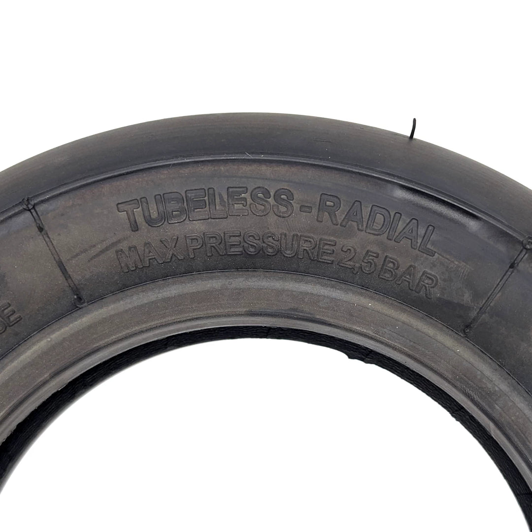SIdewall writing on the tyre wall, showing Tubeless-Radial construction of the PMT 100/55-6.6 T41 Slick tyre.