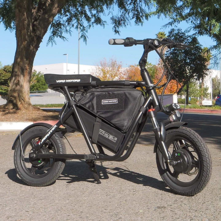 Close-up of the RoadRunner Centre Pizza Bag securely fitted on the EMOVE RoadRunner scooter.