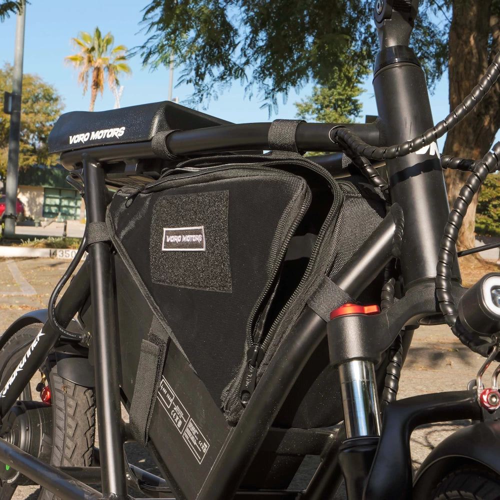 Close-up of the RoadRunner Centre Pizza Bag securely fitted on the EMOVE RoadRunner scooter.