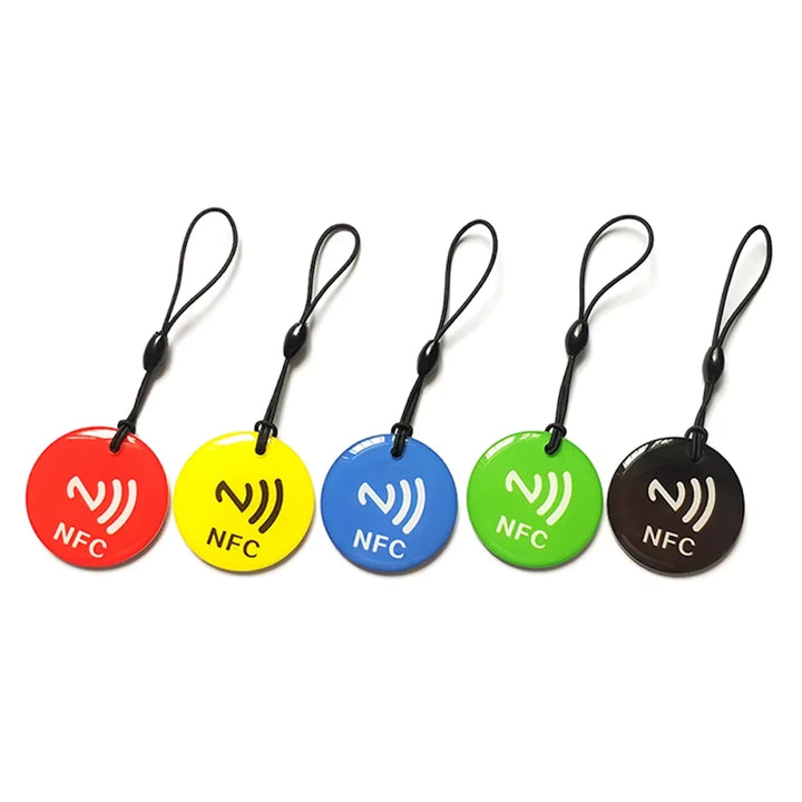 Set of NFC tag tokens with rope in green, red, blue, yellow, and black colors, designed for electric scooter NFC protection. Compact 35mm epoxy cards with NTAG213 chip and 13.56MHz compatibility.