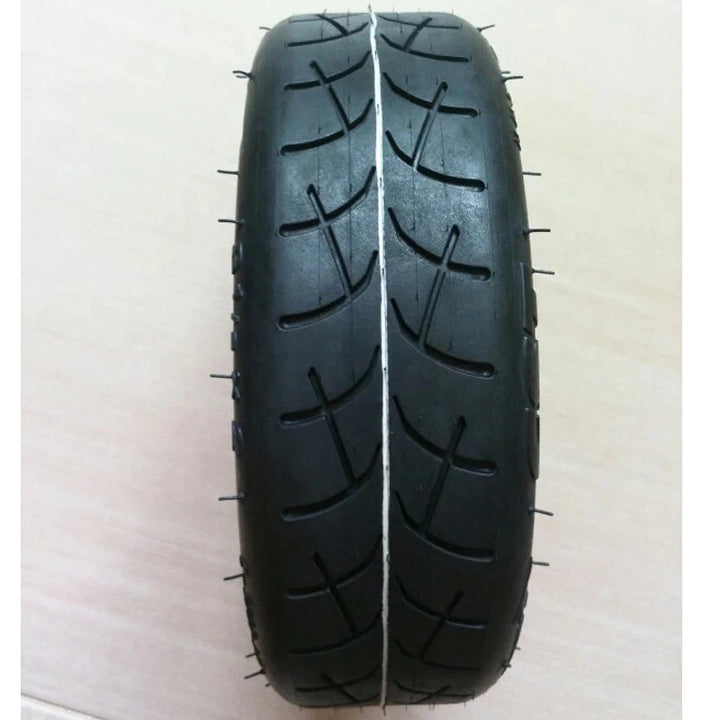 Detailed tread pattern of Upgraded CST 8.5-inch tyre for Xiaomi M365 Pro, extra thick for enhanced grip and durability.